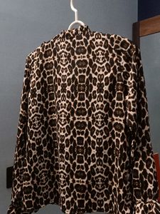 Sassafras Cheetah Printed Top Size Large