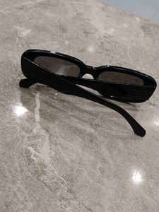 Chic Black Rectangular Sunglasses