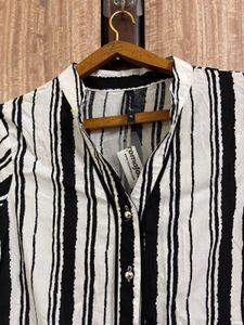 Striped Button-Down Shirt 🖤🤍(S)