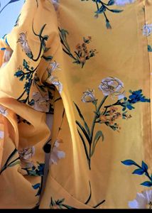 👗Vibrant Floral Yellow Ruffled Sleeve Top