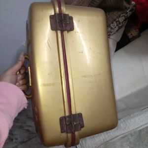 Vintage Gold Tone Carrying Case