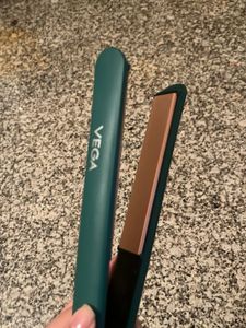 VEGA Salon Smooth Hair Straightener with warranty
