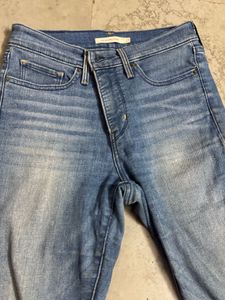 Levi’s Shaping Skinny Jeans