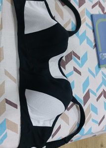 Stylish Black &amp; White Sports Bra 36I