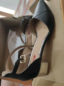 Bata Black Pointed Toe heels size 41