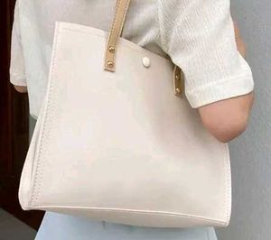 Stylish Tote Bag - Perfect Everyday Carryall