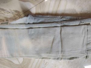 Light Wash Ripped Jeans
