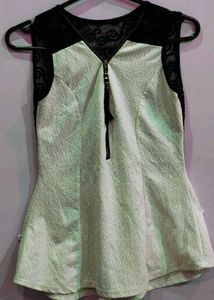 Stylish sleeveless backless top lace detail
