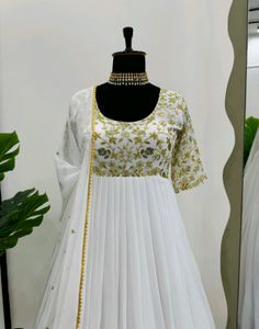 CHINON SILK BEAUTIFUL WHITE GOWN