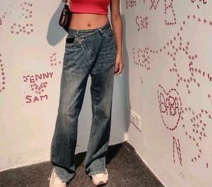 Stylish Wide Leg Jeans with Slit Hem