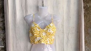5410. Cute Yellow Checkered Crop Top