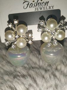 Earings White And Diamond