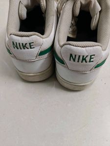 Nike White &amp; Green Sneakers