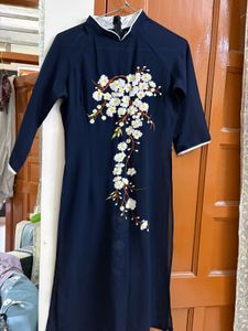 Elegant Navy Blue Kurta with Floral Embroidery