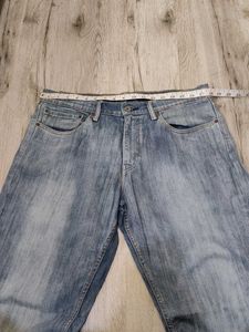 Ma6175 Levi's jeans waist 34 inches