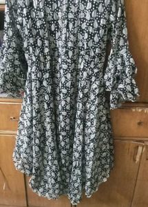 Chic Black &amp; White Leaf Print Tunic