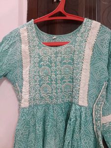 Beautiful Teal Kurta with White Embroidery L size