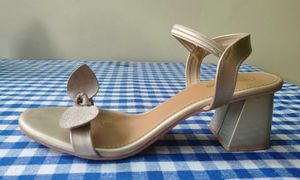Stylish Gold Bow Heels