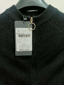 Black Zippered Knit Top - Size 32