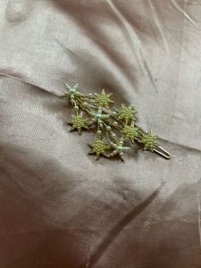 Sparkly Star Hair Clip with Pearls