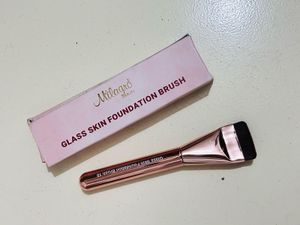Milagro Brand - GLASS SKIN FOUNDATION BRUSH