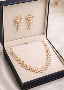 Elegant Floral Necklace &amp; Earring Set