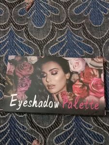 Eyeshadow Palette with Rose Design