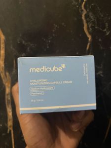 Medicube Hyaluronic moisturizing Capsule cream