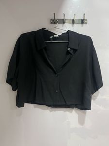 H&amp;M black and white cropped shirts