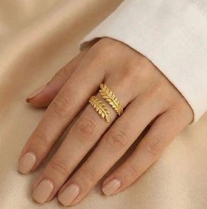 Elegant Leaf Design Adjustable Ring