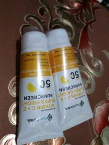 Sunswitch Vitamin C+E Super Bright Sunscreen