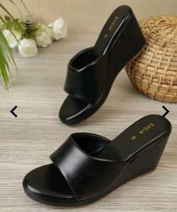Stylish Black Wedge Sandals