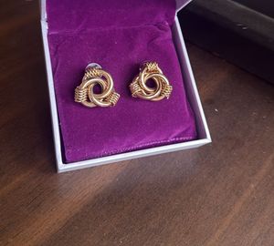 Chic Gold Knot Earrings