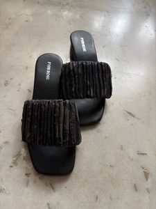Chic Black Slides with Textured Straps