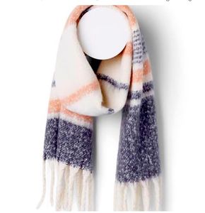 RIVER ISLAND LONDON STOLE