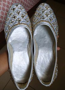 🥿✨Embellished Sliver Juttis