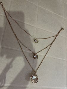 Layered Flower Pendant Necklace
