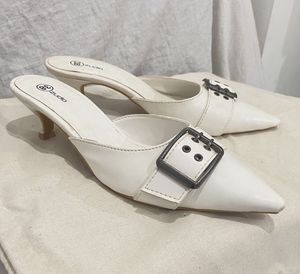 Zudio White Buckle Kitten Heels