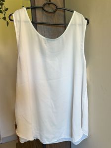Chic White Sleeveless Top