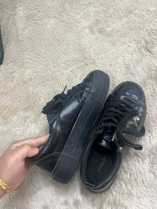 Black Sneakers - Everyday Style