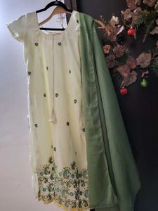 white salwer suit with Dupatta