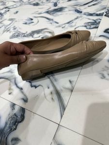 Nude synthetic leather flat bellies