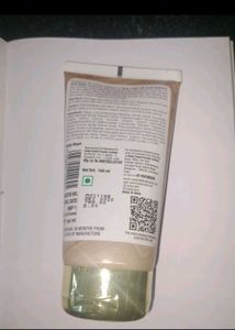 Beauty Bundle: Body wash Nail Polish wipes