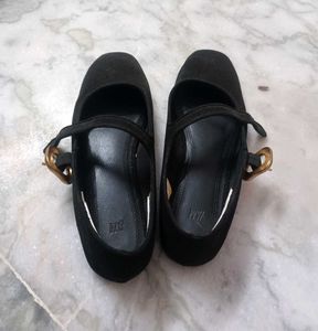 Chic Black Mary Jane Flats