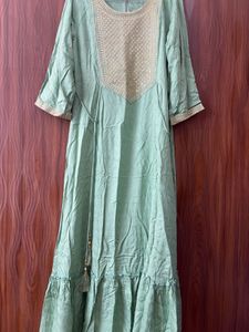Elegant Green Embellished Embroidered Kurta