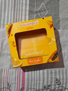 Aqualogica skincare bag set