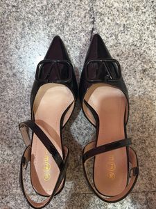 Chic Black Patent Heels