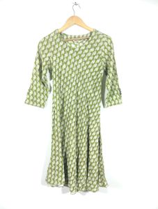 Suti Olive Green Printed Round Neck Kurta (Women)