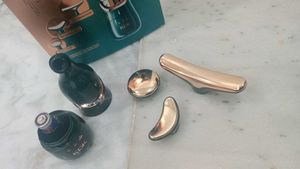 KDK 4D Lifting Massager + FREE Derma Co Serum