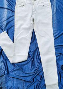 Comfortable White Jeans🎀
